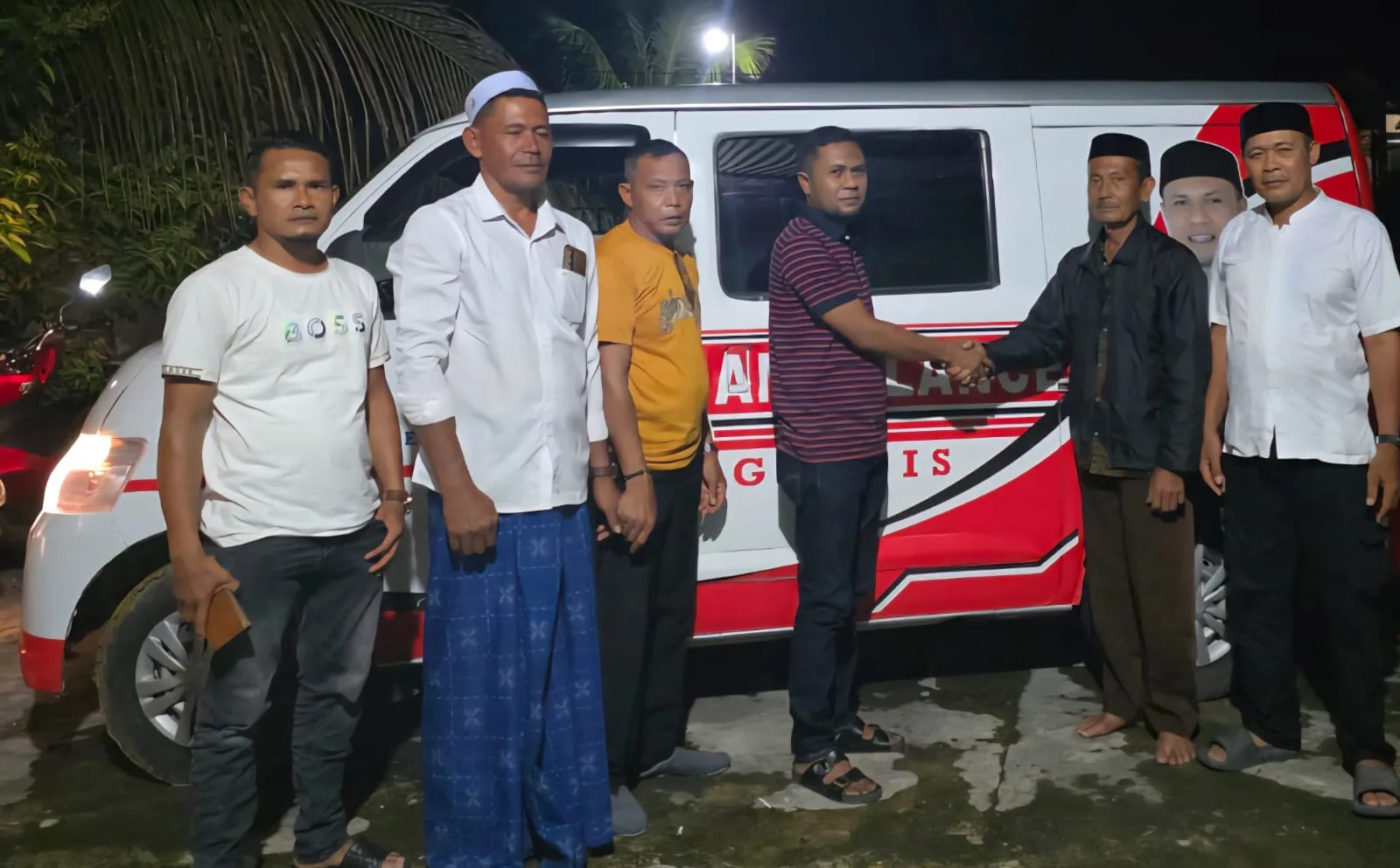 Idrus TM serahkan ambulans gratis untuk warga Kluet Tengah Aceh Selatan