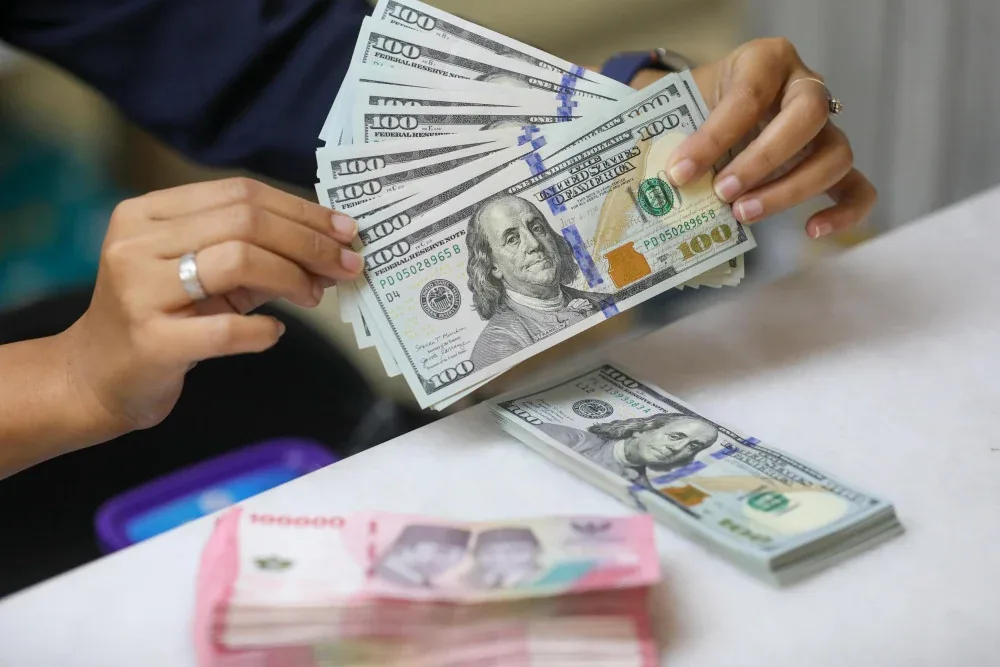 Rupiah Kian Tertekan, Tembus Rp18.000 per Dolar AS pada Pekan Pertama Juni
