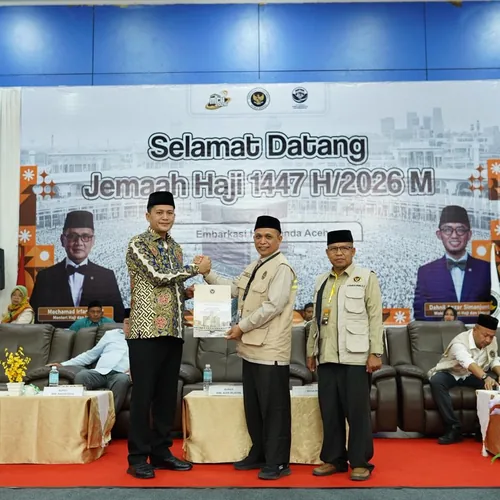 Bupati Aceh Selatan Lepas Jamaah Haji Kloter 9, Titip Pesan Jaga Kesehatan dan Kekompakan