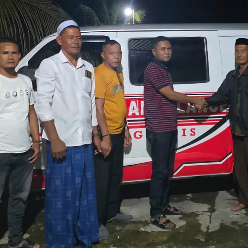 Idrus TM serahkan ambulans gratis untuk warga Kluet Tengah Aceh Selatan