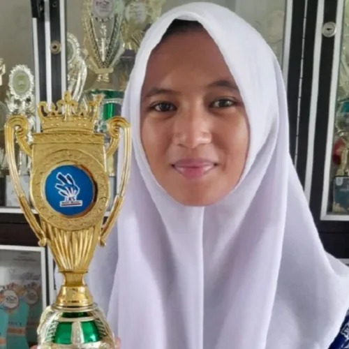Kisah Inspiratif Alya: Siswi SLB Penerima Beasiswa Baitul Mal Aceh Sabet Juara 1 Lomba TIK